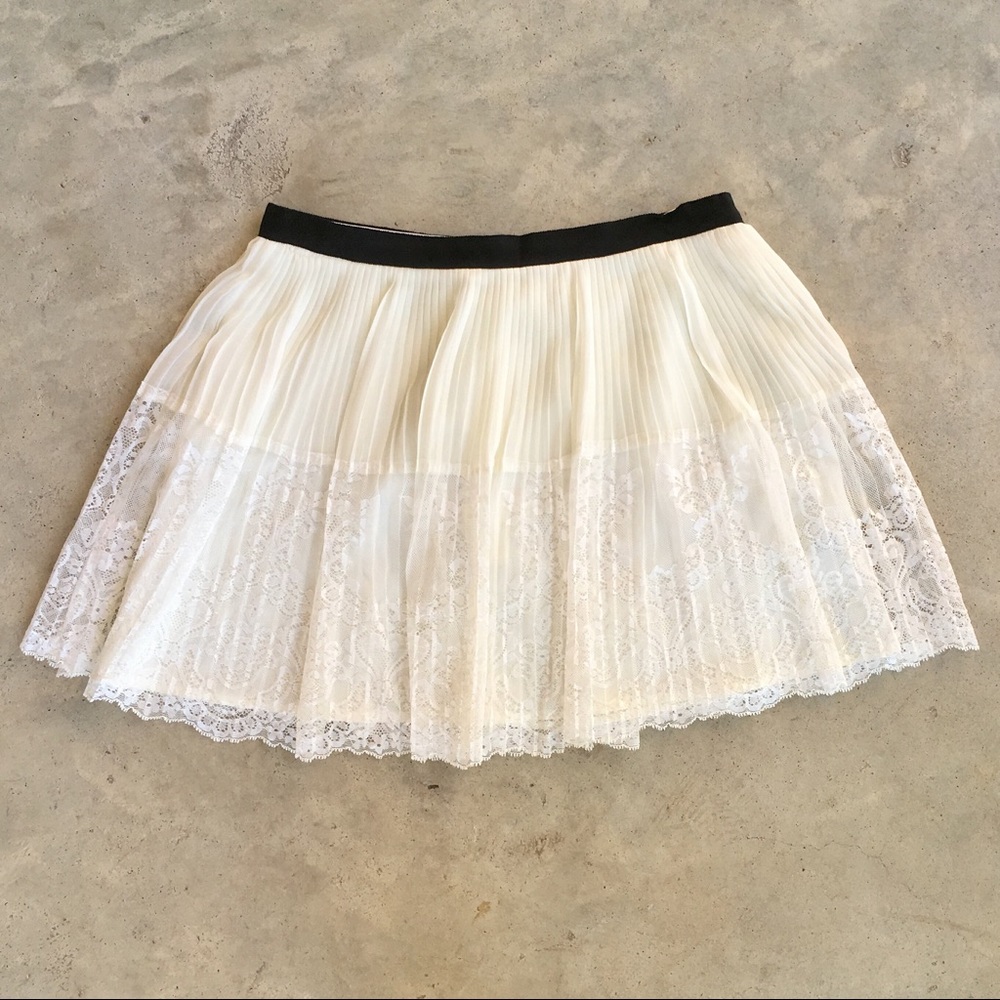 Lace mini circle skirt sz6
